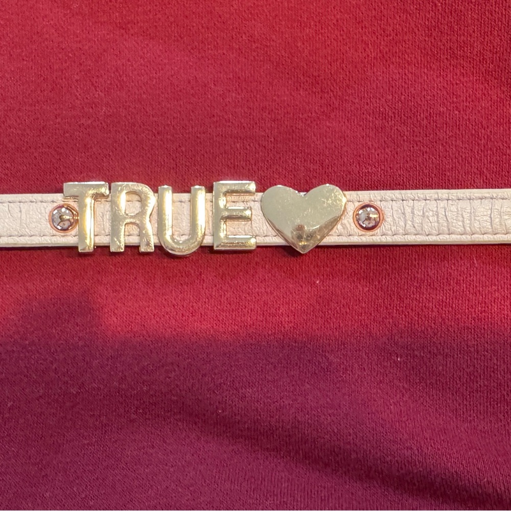 BCBGENERATION CUFF Bracelet BCBG TRUE' Lettering LIGHT PINK CORAL 8 in Exc Con - Picture 3 of 4